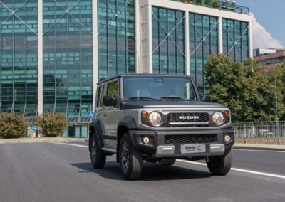 jimny mata su strada